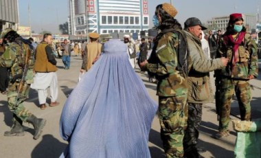 Taliban ekonomik krizdeki Afganistan'da işçi maaşlarını 