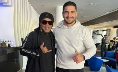 Taha Akgül, dünyaca ünlü futbolcu Ronaldinho ile bir araya geldi