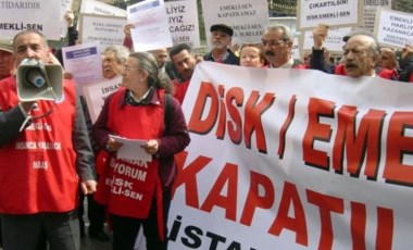 DİSK Emekli-Sen'in kapatılması, İstanbul Adliyesi önünde protesto edildi