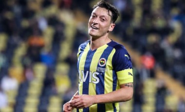 Mesut Özil'den İngiltere'de yeni futbol okulu