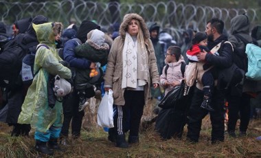 Belarus-Polonya hattında tansiyon artıyor, yüzlerce sığınmacı zorlu koşullarda