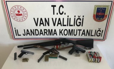 Van'da 3 silah ve mermilerle yakalanan 3 kişiye gözaltı