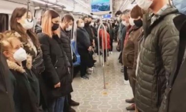 İstanbul'daki metro ve tramvaylarda Ata'ya 55 bin kişilik saygı duruşu