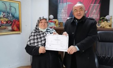 Ehliyet almak için 76 yaşında okuma yazma öğrendi