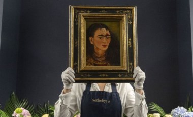 Frida Kahlo'nun otoportresi rekor fiyata satıldı