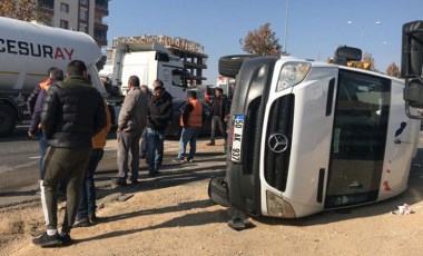 Kırşehir’de TIR ile minibüs çarpıştı: 13 yaralı