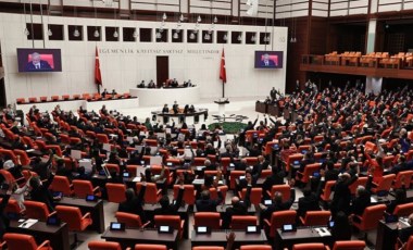 Son dakika... AKP'li Ünal: 5. Yargı Paketi'ni Meclis'e sunuyoruz