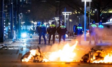 Hollanda'da Covid önlemleri protestosu çatışmaya dönüştü, polis göstericilere ateş açtı: 7 yaralı, onlarca gözaltı