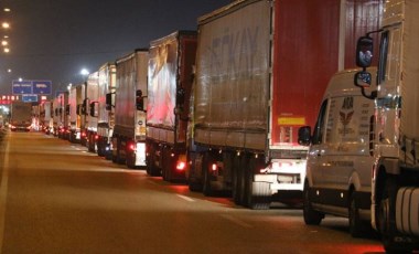 Kapıkule’de 11 kilometrelik TIR kuyruğu