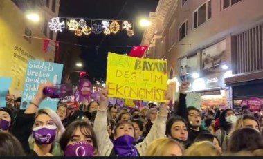 Kadınlar ‘25 Kasım’ için Taksim'de toplandı