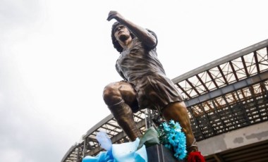 Napoli, efsanesi Maradona'yı ölüm yıl dönümünde unutmadı