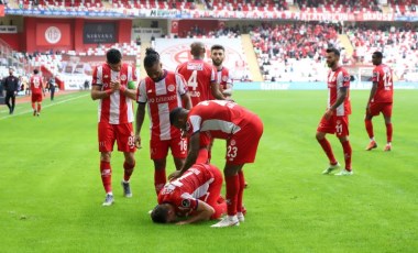 Akdeniz derbisinde söz ev sahibinin | Antalyaspor 3 - Alanyaspor 0