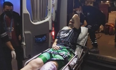 Mert Günok stattan ambulansla ayrıldı