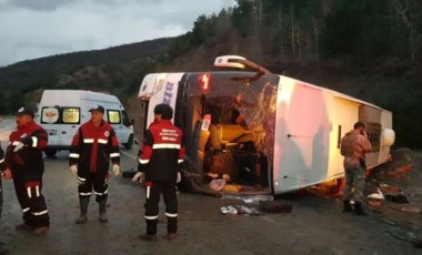 Son dakika... Erzincan'da yolcu otobüsü devrildi: Çok sayıda yaralı