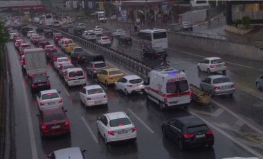 İstanbul'da trafik yoğunluğu arttı, sert fırtına devam ediyor