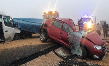 Okul servisiyle 2 otomobil çarpıştı: 1 ölü, 8 yaralı