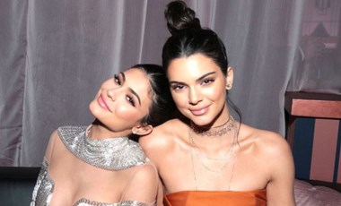 Kylie ve Kendall Jenner hakkında dikkat çeken iddia: Cesetlerin yanından yürüyüp gittiler