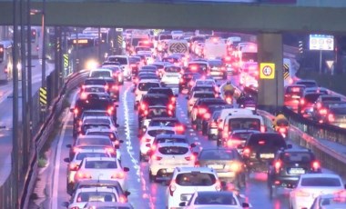 İstanbul'da trafik durma noktasına geldi (15.12.2021)