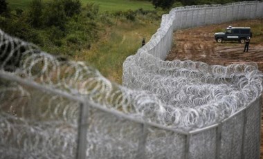 Yunanistan, Türkiye sınırındaki mülteci duvarını uzatıyor