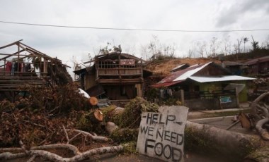 Rai tayfununun vurduğu Filipinler’de hükümetten afet desteğini artırma sözü