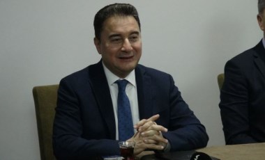 Babacan: Bu kadar büyük gidiş geliş ekonomiye çok ağır gelir