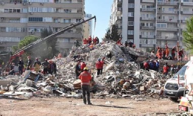 İzmir depreminde yıkılan Emrah Apartmanı'na ilişkin davada tutuklu sanık kalmadı