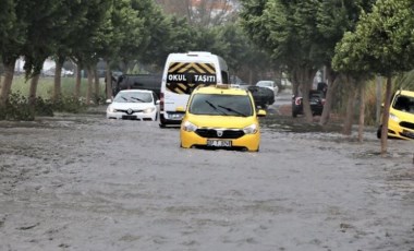 'Aşırı yağış' uyarısının ardından 3 ilçede okullar tatil edildi