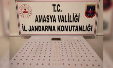 Amasya'da yapılan aramada 183 tane uyuşturucu hap bulundu