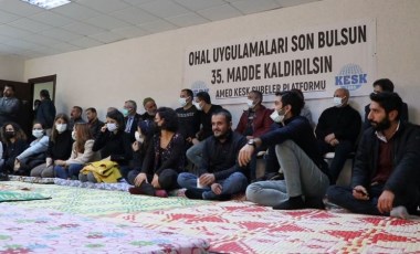 İhraç edilen öğretmenler Diyarbakır'da oturma eylemi yapıyor