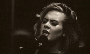 Adele'in yeni albümü neden tedarik krizini sebep oldu?