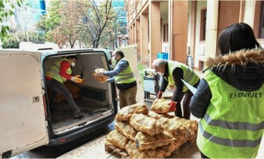 Üreticinin elinde kalan patatesler ihtiyaç sahiplerine dağıtılıyor