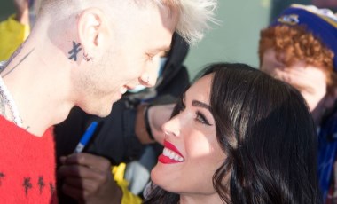 Machine Gun Kelly'den Megan Fox'a: 'Kanını boynumda taşıyorum'