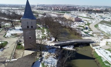 Edirne'de Fatih Köprüsü'nü eriyen kar suları tehdit ediyor