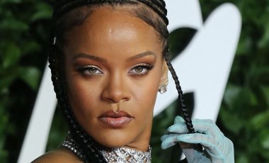 Rihanna iflastan döndü: Markasının değeri bir milyar dolara ulaştı