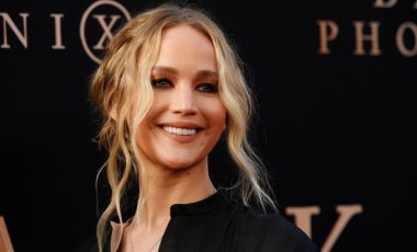 Jennifer Lawrence, film setinde kaza geçirdi