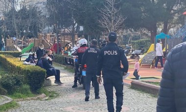 Kadıköy'de kısıtlamada parka gelenlere ceza  yazıldı