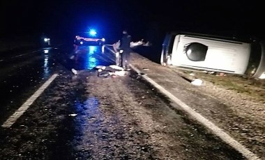 Kütahya Simav'da yaban domuzuna çarpan otomobil devrildi: 3 ölü