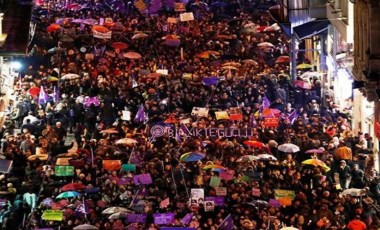 8 Mart Feminist Gece Yürüyüşü'ne katılan kadınlara polis baskını ile gözaltı