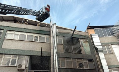 Bayrampaşa'da oto tamirhanesinde yangın