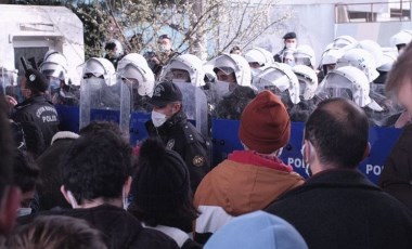 Boğaziçi Üniversitesi'nde 12 öğrenci LGBTİ+ bayrağı taşıdıkları için gözaltına alındı