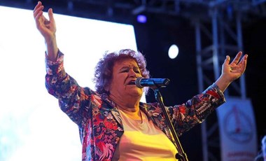 Selda Bağcan'dan AKP kongresine gönderme: 'Lebaleb konserlerimi özledim'