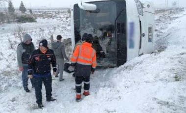 Konya'da otobüs şarampole devrildi: 1 ölü 34 yaralı