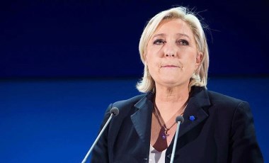 Fransa’da aşırı sağcı Le Pen, cumhurbaşkanlığı seçimine adaylığını açıkladı