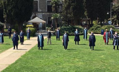 Boğaziçi Üniversitesi akademisyenleri rektörlük binasına sırtını döndü