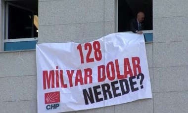 '128 milyar dolar nerede?' pankartı Meclis'te