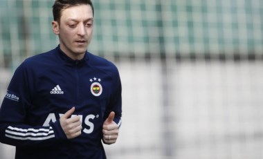 Mesut Fenerbahçe antrenmanında önce çalım attı, sonra özür diledi