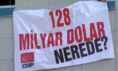 128 milyar dolar nerede afişlerini yasaklayan AKP'den Meclis'te Love Erdoğan afişi