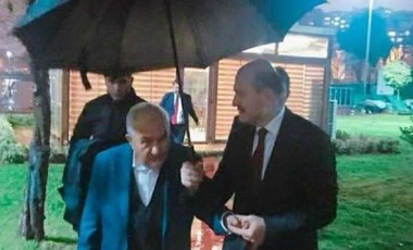 Soylu'nun şemsiye tuttuğu cemaat lideri koronavirüsten öldü