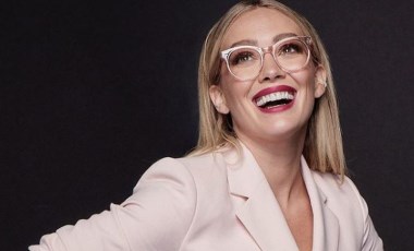 Şarkıcı Hilary Duff, 9 yaşındaki oğlunun kendisini doğum yaparken neden izlemesini istediğini anlattı