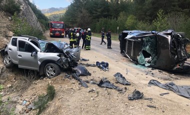 Adana'da kamyonet ile cip çarpıştı: Aynı aileden 3 ölü, 3 yaralı